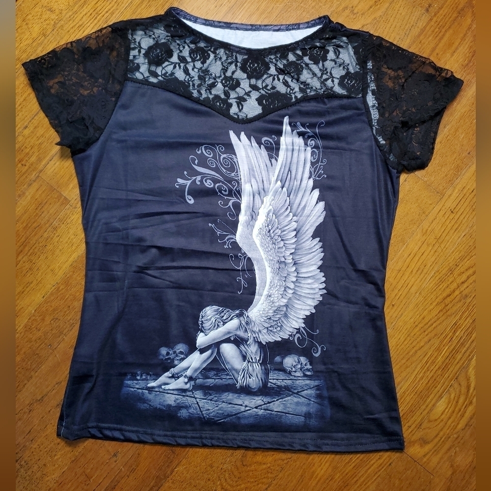 Angel 😇 Tshirt with lace sleeves in black